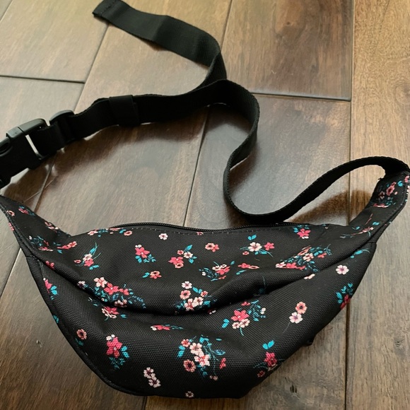 VANS OFF THE WALL Floral Fanny Pack - Picture 2 of 3
